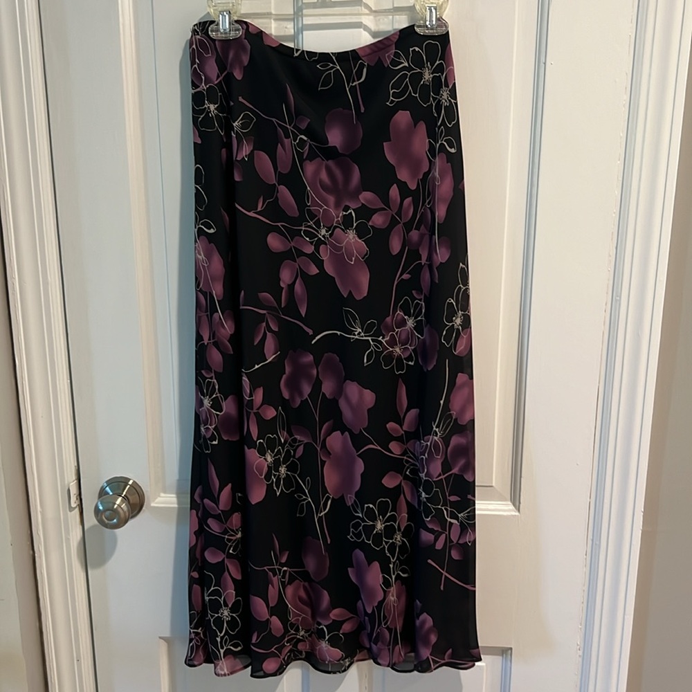 Hayley Matthews Floral Skirt and Top - Picture 3 of 10